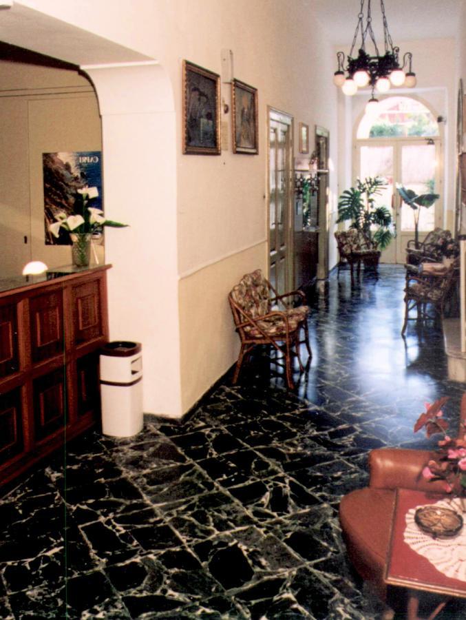 Albergo Italia - Vintage Hotel カプリ エクステリア 写真