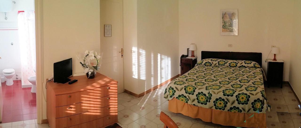 Albergo Italia - Vintage Hotel カプリ エクステリア 写真