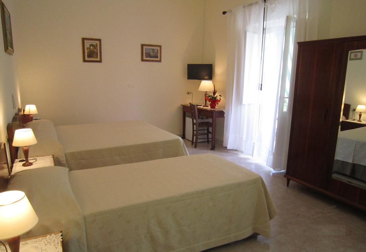 Albergo Italia - Vintage Hotel カプリ エクステリア 写真